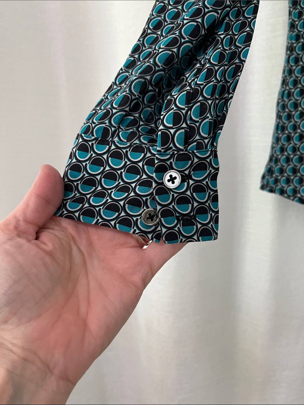 White House Black Market  Teal and Black Geometric Button-Front Blouse Sz 12 - Picture 2 of 10